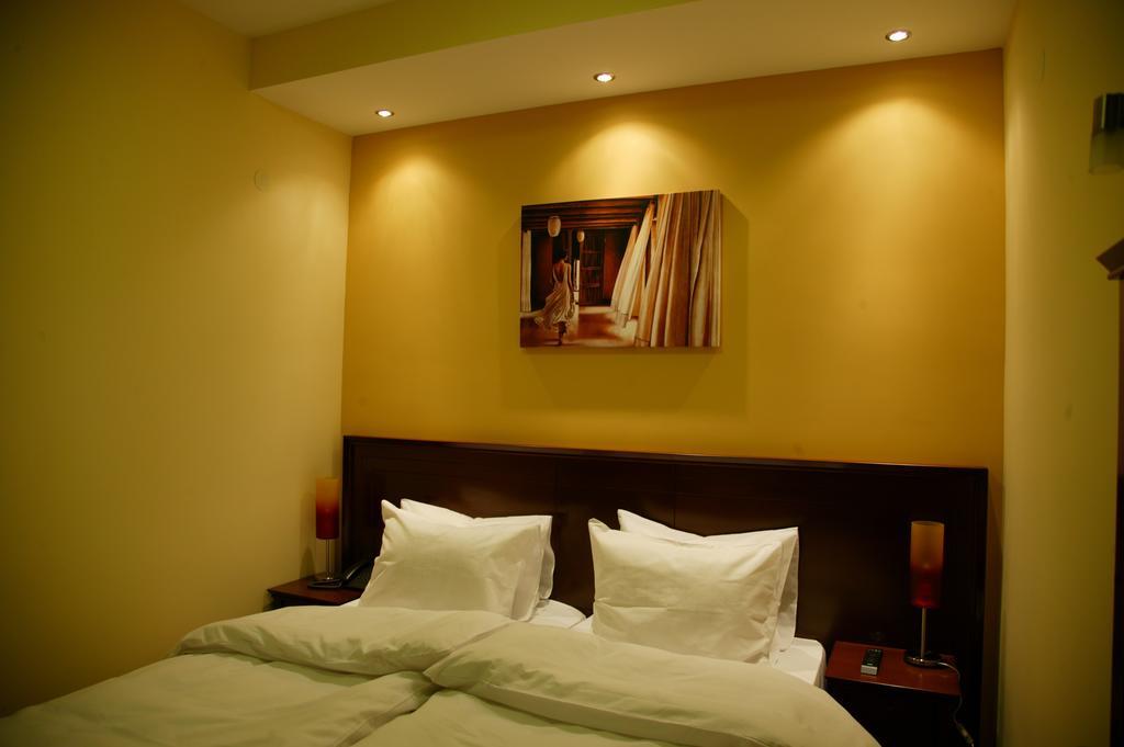 Garni Hotel Contact Beograd Værelse billede